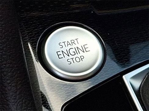 New 2025 Volkswagen Taos SE image 20