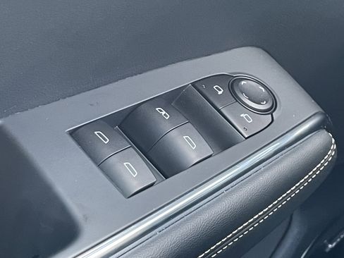 Used 2025 GMC Acadia Elevation AWD/4WD image 17