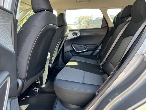 Used 2025 Kia Soul LX w/ LX Technology Package FWD image 21