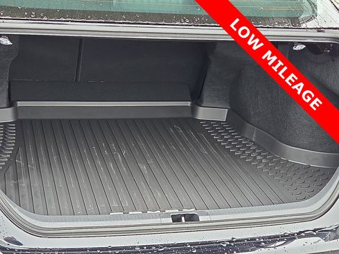 Used 2026 Toyota Camry XLE image 8