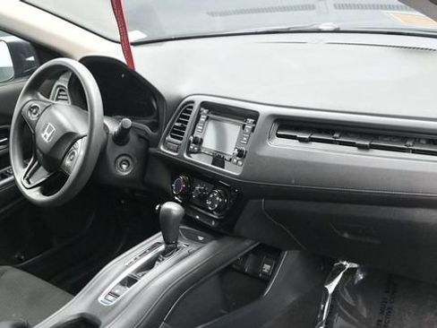 Used 2017 Honda HR-V LX image 11