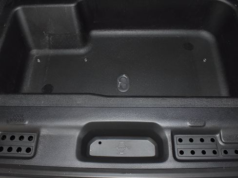 Used 2023 Jeep Wrangler Unlimited Sahara AWD/4WD image 15