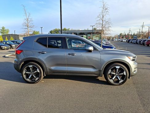 Used 2019 Volvo XC40 T5 Momentum image 7