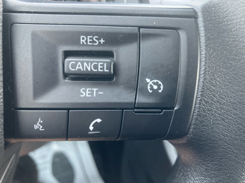 Used 2025 Nissan Rogue S FWD image 18
