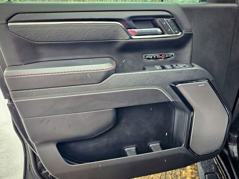 Used 2024 GMC Sierra 1500 AT4X image 9