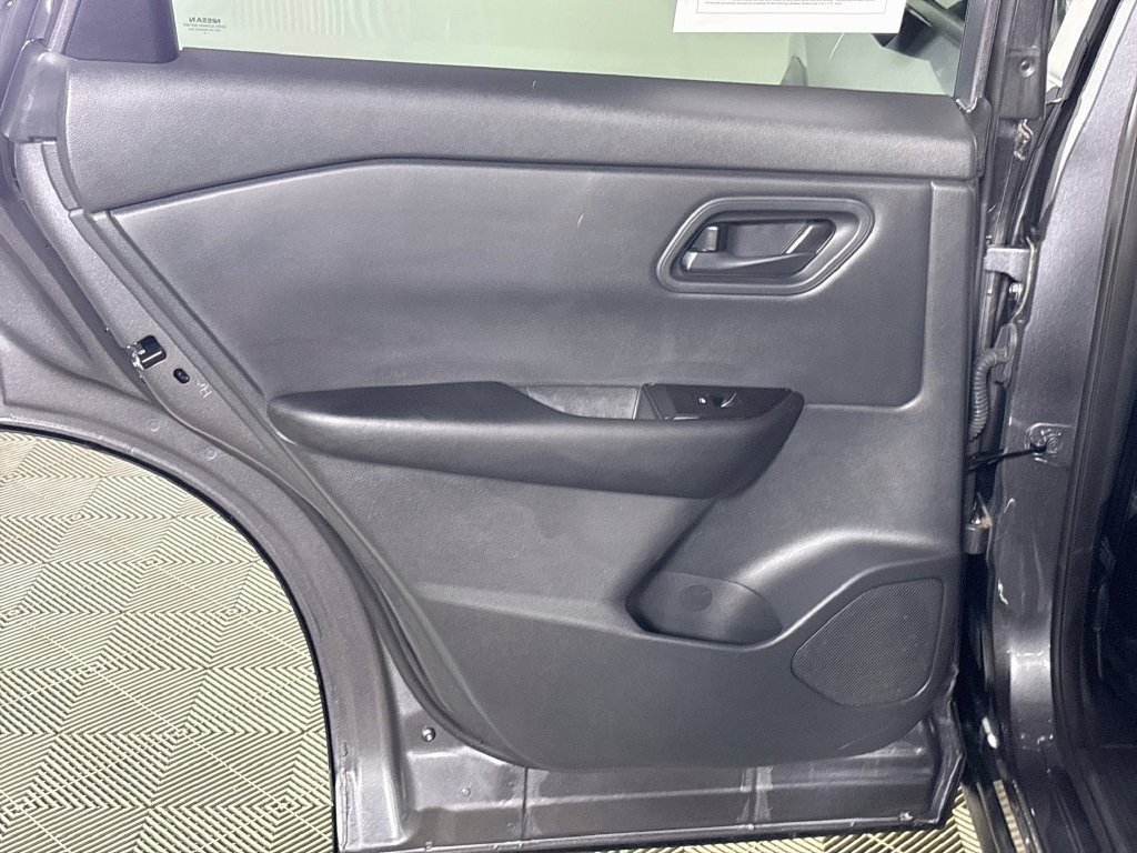 Used 2025 Nissan Rogue S AWD/4WD image 18