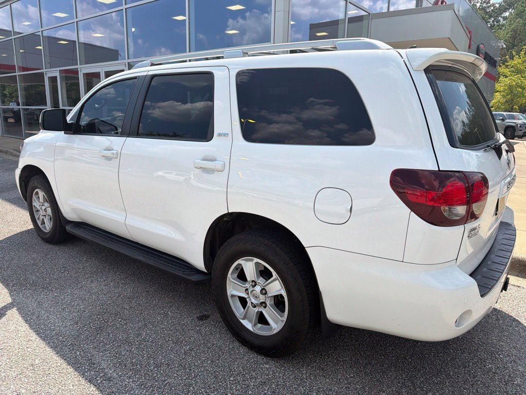 Used 2018 Toyota Sequoia SR5 w/ Premium Package RWD image 2
