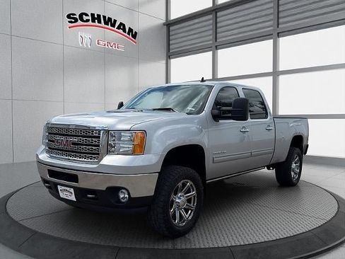 Used 2011 GMC Sierra 2500 SLE w/ SLE Preferred Package AWD/4WD image 8