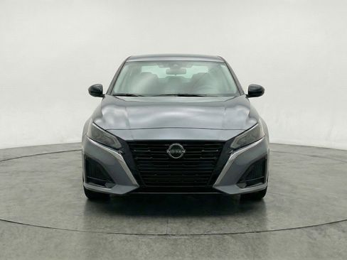 Used 2025 Nissan Altima 2.5 SV image 2