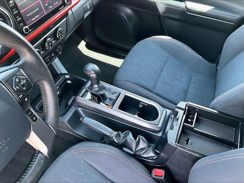 Used 2020 Toyota Tacoma TRD Off-Road AWD/4WD image 13