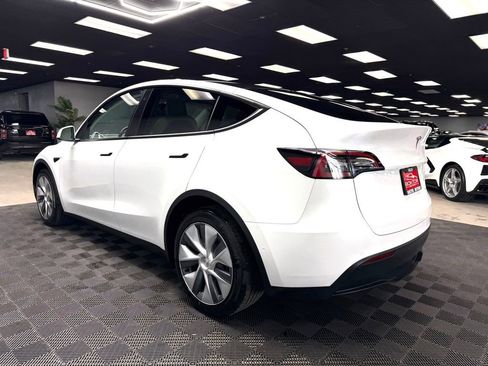 Used 2022 Tesla Model Y Long Range AWD/4WD image 11