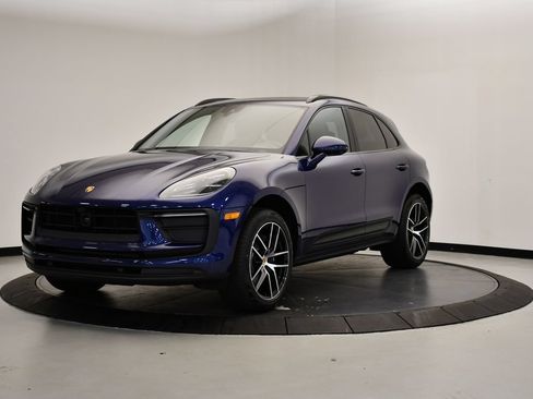 Certified 2026 Porsche Macan AWD/4WD image 1