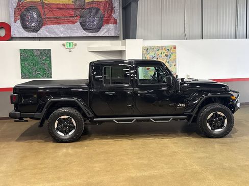 Used 2023 Jeep Gladiator Overland w/ Cold Weather Group AWD/4WD image 3