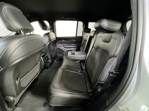Used 2022 Jeep Grand Cherokee Altitude AWD/4WD image 23