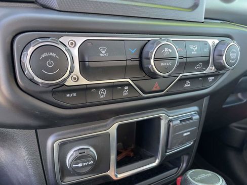 Used 2023 Jeep Gladiator Sport image 21