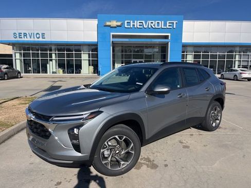 New 2026 Chevrolet Trax LT w/ Sunroof Package image 2