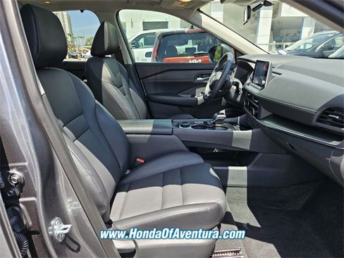 Used 2024 Nissan Rogue SV w/ SV Premium Package image 13