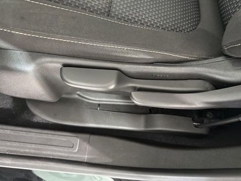 Used 2022 GMC Acadia SLE image 21