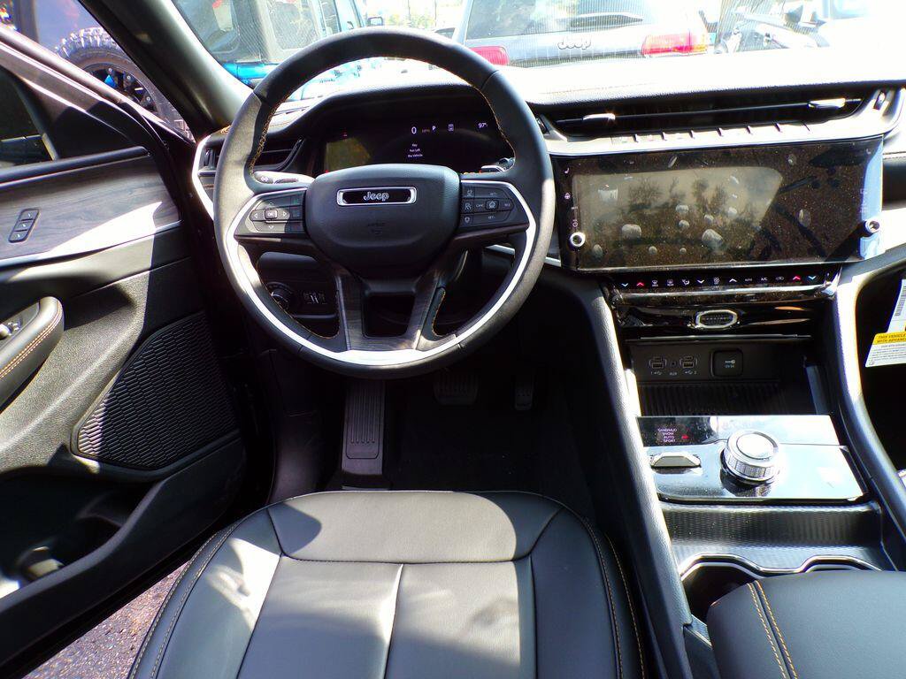 New 2026 Jeep Grand Cherokee Limited AWD/4WD image 13