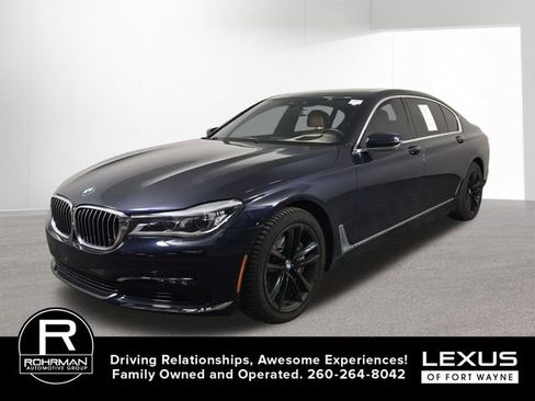 Used 2017 BMW 750i xDrive AWD/4WD image 1