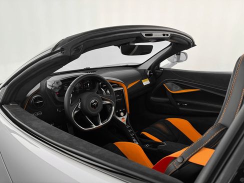 Used 2026 McLaren 750S Spider RWD image 29
