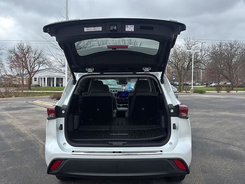 Used 2024 Toyota Highlander XLE image 5