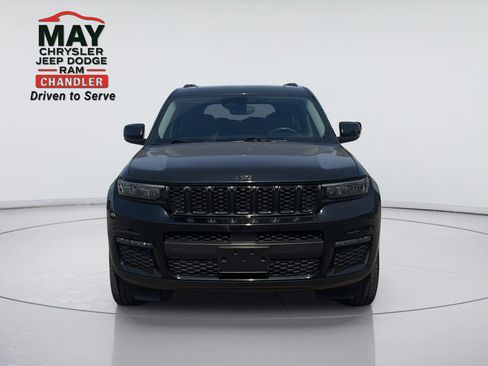 Used 2023 Jeep Grand Cherokee L Limited w/ Black Appearance Package AWD/4WD image 2