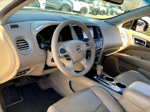 Used 2015 Nissan Pathfinder Platinum w/ Family Entertainment Package image 16