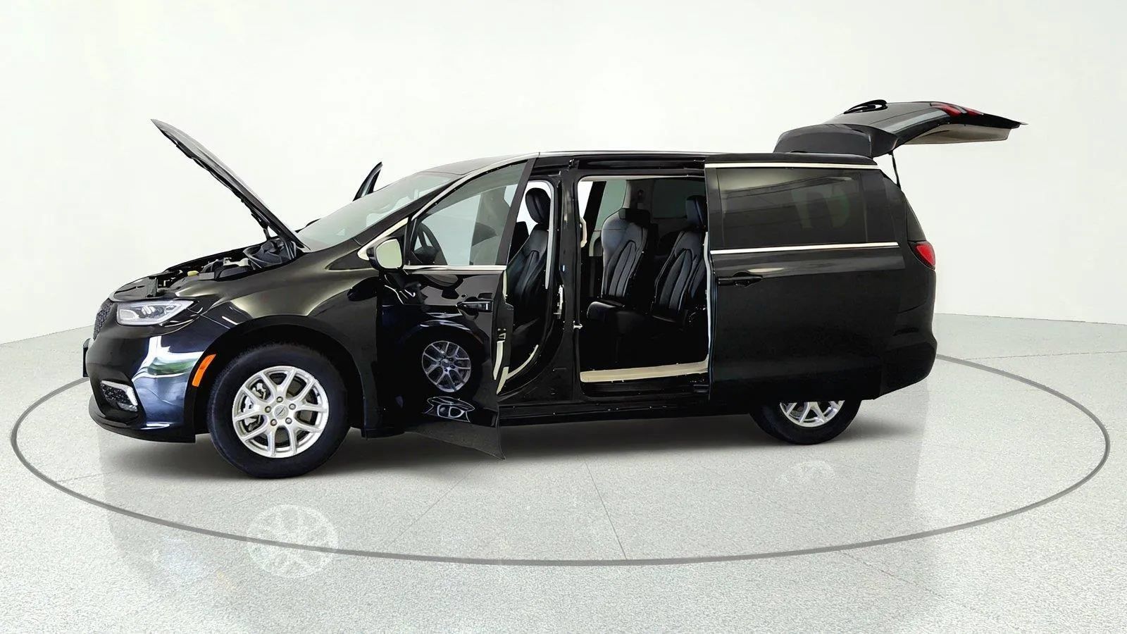 Used 2023 Chrysler Pacifica Touring-L FWD image 9