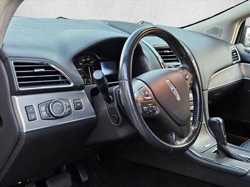 Used 2013 Lincoln MKX AWD image 10