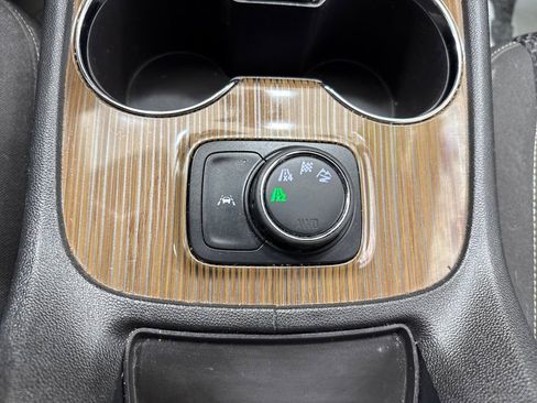 Used 2022 GMC Acadia SLE image 31