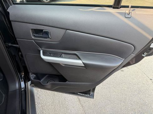 Used 2013 Ford Edge SEL FWD image 17