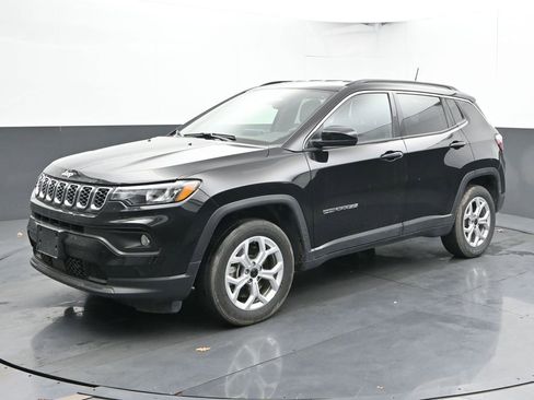 Used 2025 Jeep Compass Latitude image 6