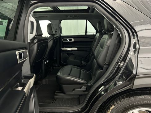 Used 2020 Ford Explorer XLT w/ Equipment Group 202A AWD/4WD image 27