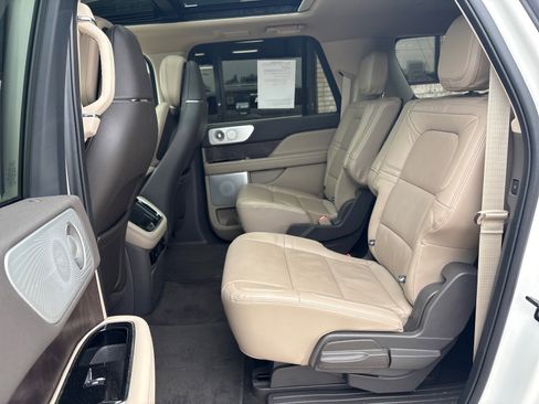 Used 2022 Lincoln Navigator L Reserve AWD/4WD image 4