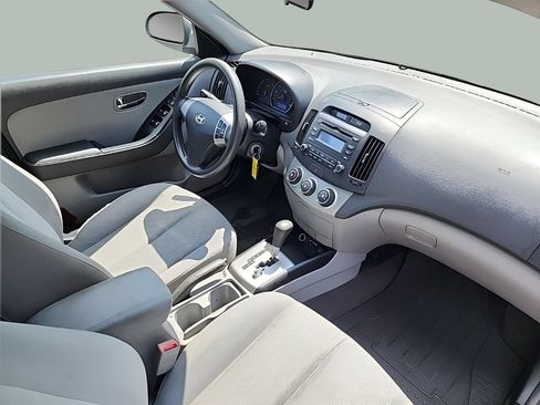 Used 2010 Hyundai Elantra GLS FWD image 9