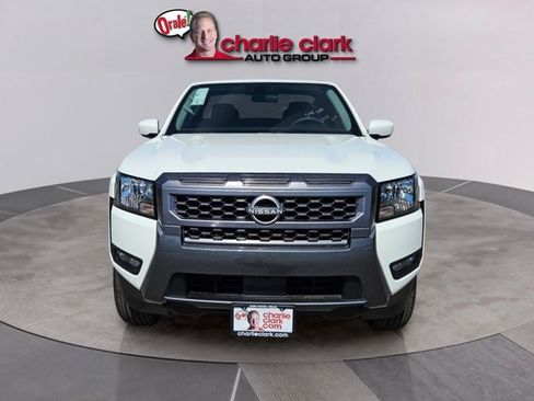 Certified 2025 Nissan Frontier SV w/ SV Convenience Package RWD image 9