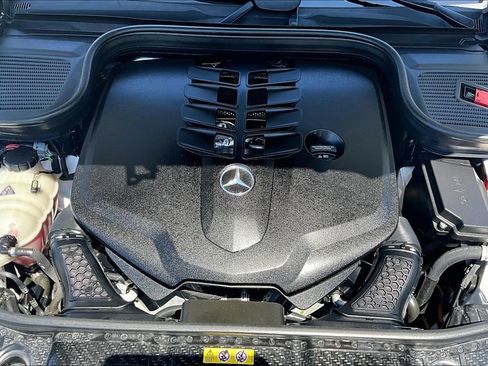 Used 2023 Mercedes-Benz GLS 580 4MATIC image 9