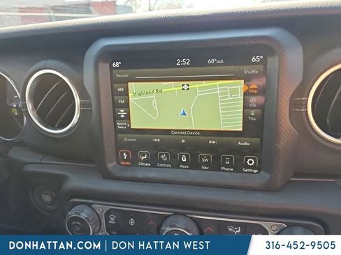Used 2023 Jeep Wrangler Unlimited Sahara w/ Cold Weather Group AWD/4WD image 8