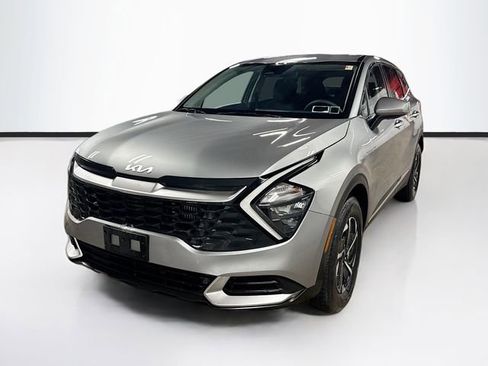 Used 2023 Kia Sportage LX image 3