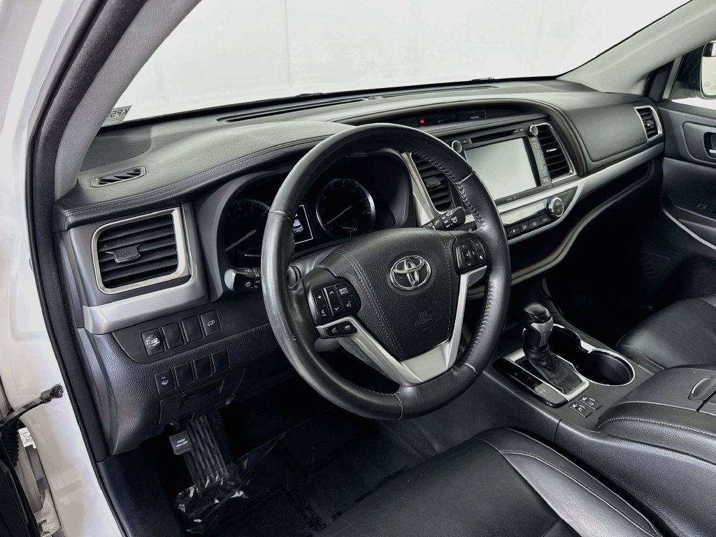Used 2015 Toyota Highlander XLE AWD/4WD image 10
