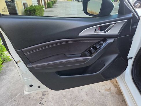 Used 2018 MAZDA MAZDA3 Touring image 8