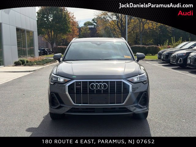 Used 2020 Audi Q3 2.0T Premium w/ Convenience Package AWD/4WD image 2
