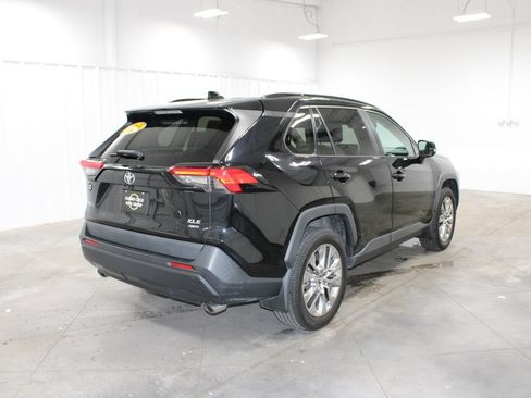 Used 2020 Toyota RAV4 XLE Premium AWD/4WD image 9