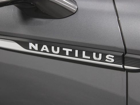 Used 2022 Lincoln Nautilus Reserve AWD/4WD image 12