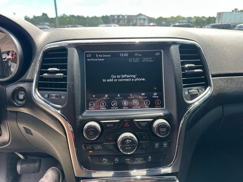 Used 2018 Jeep Grand Cherokee Altitude AWD/4WD image 7