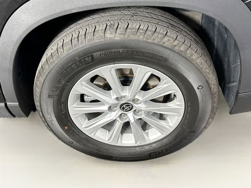 Used 2025 Toyota Grand Highlander AWD image 11