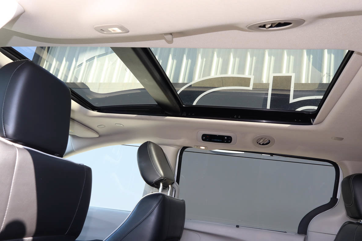 Used 2024 Chrysler Pacifica Limited FWD image 9