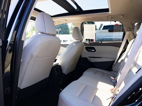 Used 2023 Nissan Rogue SL w/ SL Premium Package image 22