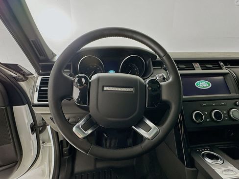 Used 2019 Land Rover Discovery SE image 12
